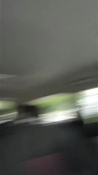 Mostrando arriesgado desde el auto de mi amigo, corrida mientras tiene los ojos vendados