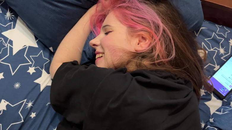 BubbleGum: Ma copine est accro à la fumée et à sa bite préférée