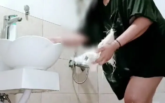 Xxxslf: Indian Bhabi Barthing