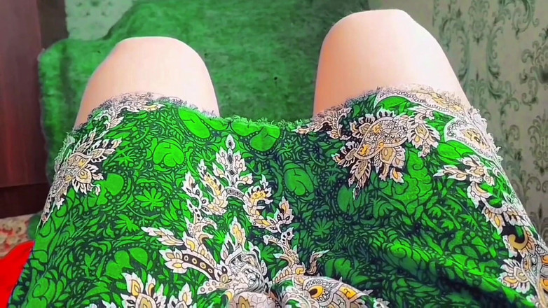 Kitty_Cross: 縞模様のストローからジュースをすすっている素敵なフェムボーイ