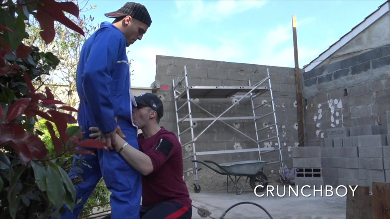 THE BIG BULGE STUDIO: 2473 Joven trabajadora heterosexual follada al aire libre por colegiala