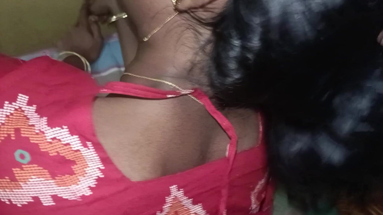 LateralChain349: Esposa india en vestido rojo consigue culo aceitado y follada...