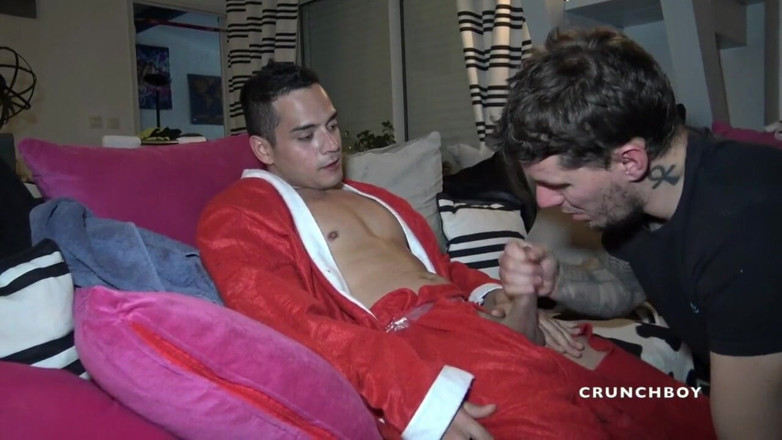 Straight boys curious with big cocks: Một cậu bé bị latino đụ thô bạo vào dịp Giáng...