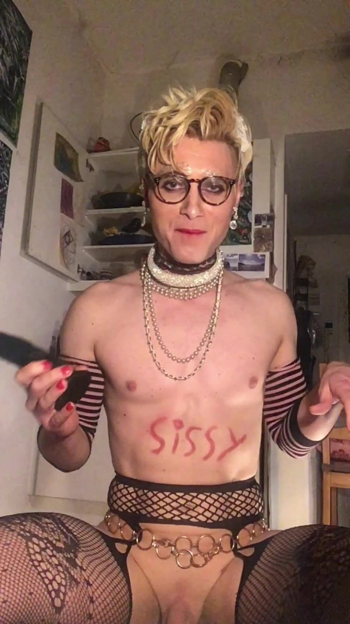 Sissy Cindy Slut: Fată curvă efeminată! Jes Brinch este o ratată slabă!