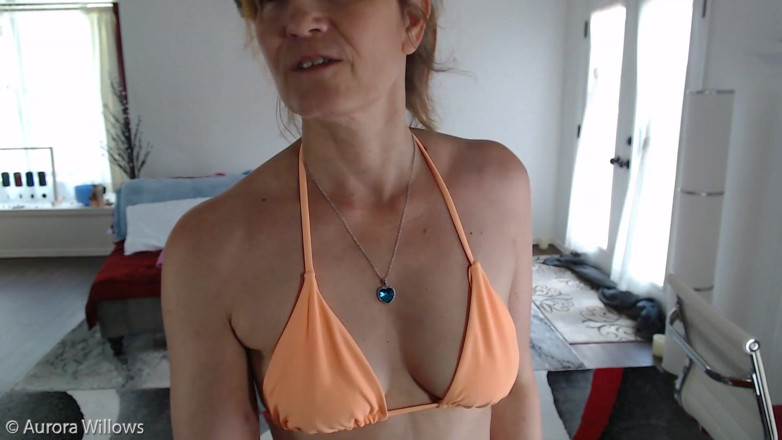 Aurora Willows: Tits and pussy fingering