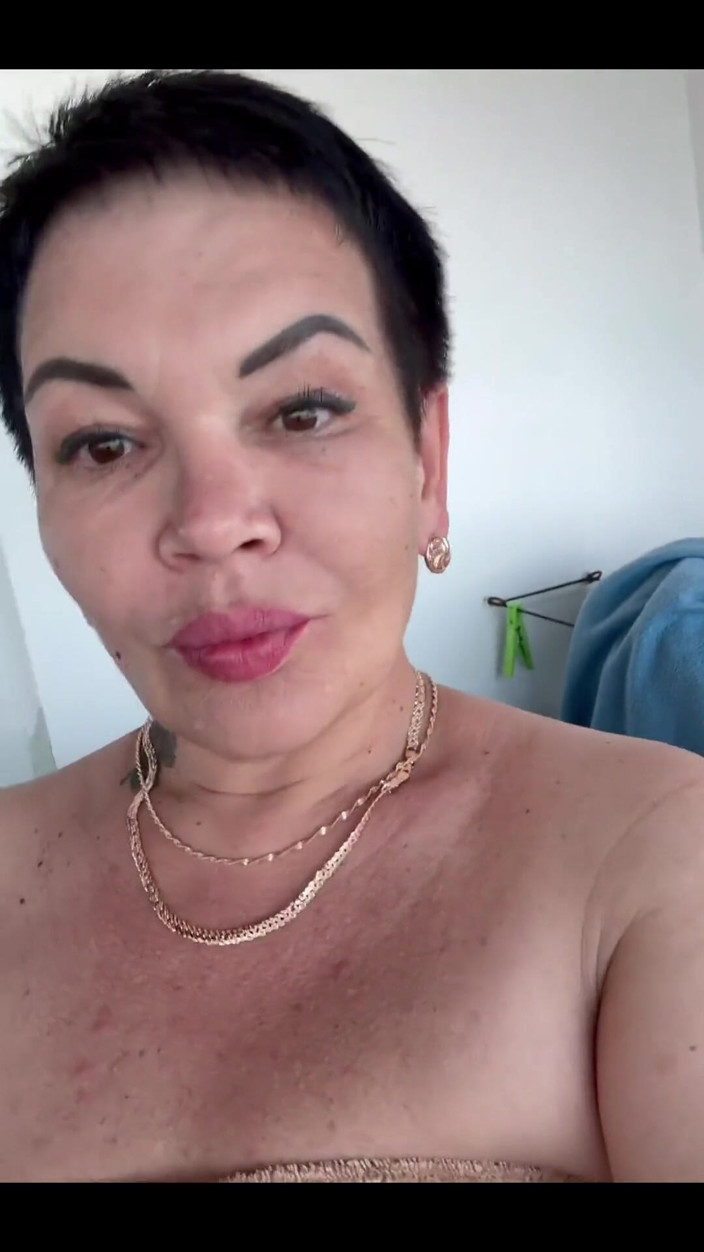 KarmenMilf: Melampau di Balkoni Di Tepi Laut, Membelai Diri Saya, Pepek...