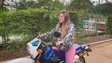 Sara Blonde: Motosiklet tutkunları