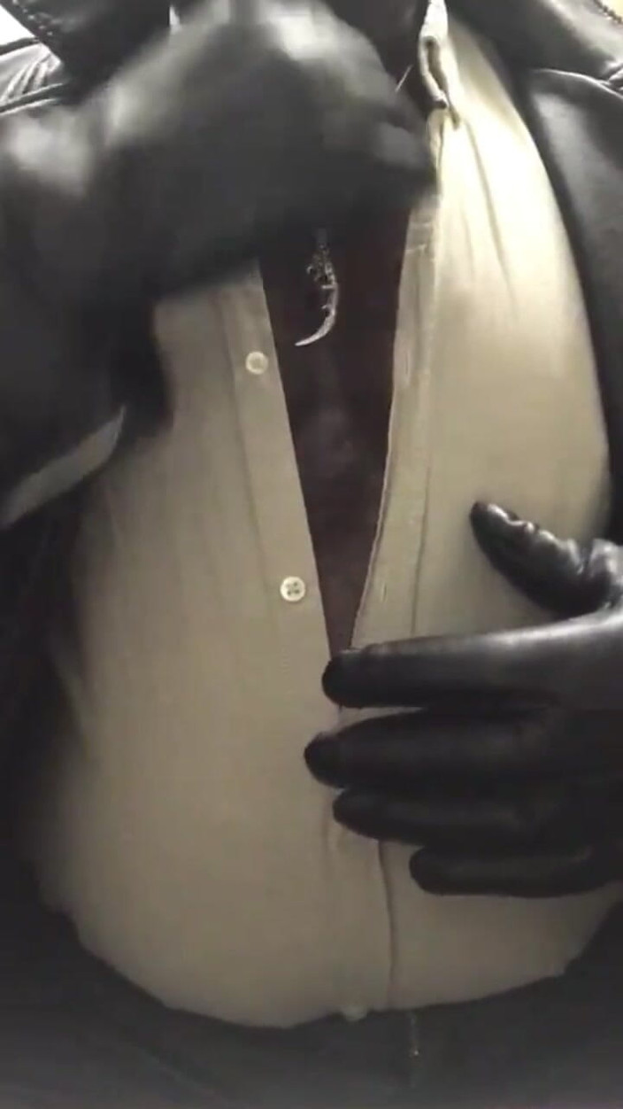 Black smoking muscle stepdad: Fumo Di Pelle Mascherato Pancia Gonfia