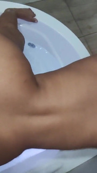 Na banheira com meu padrasto