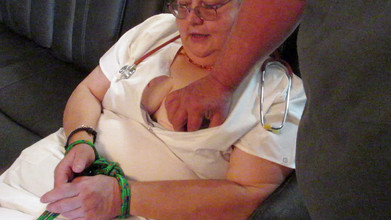 BBW nurse Vicki adventures with friends: Grote jongen volgt het script niet, maar de resultaten zijn...