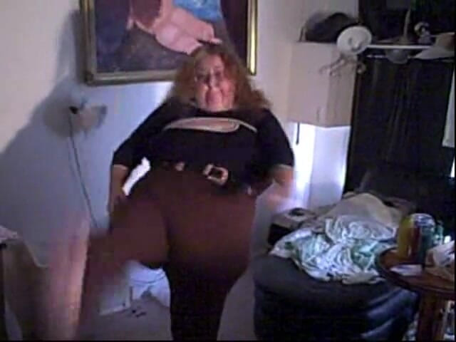 BBW nurse Vicki adventures with friends: Asistenta Vicki își îngrijește lucrurile!