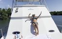 Monika FoXXX studio: Monika Fox s’enfile un gros gode sur un yacht
