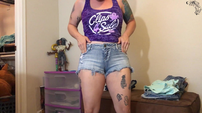 Nikki's Fetishes: Ich probiere all meine Jeansshorts für dich an