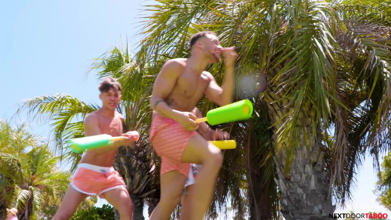Next Door Studios: Abang tiri berkongkek selepas hari pantai - NextDoorTaboo