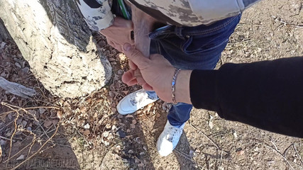 ArchiRusik: 户外挤奶一根鸡巴，用一根粗暴的鸡巴软管撒尿！