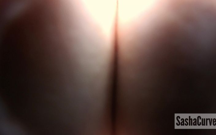 Sasha Curves: Diam-diam, lalu dientot sama belahan dada ibu tirinya sendiri