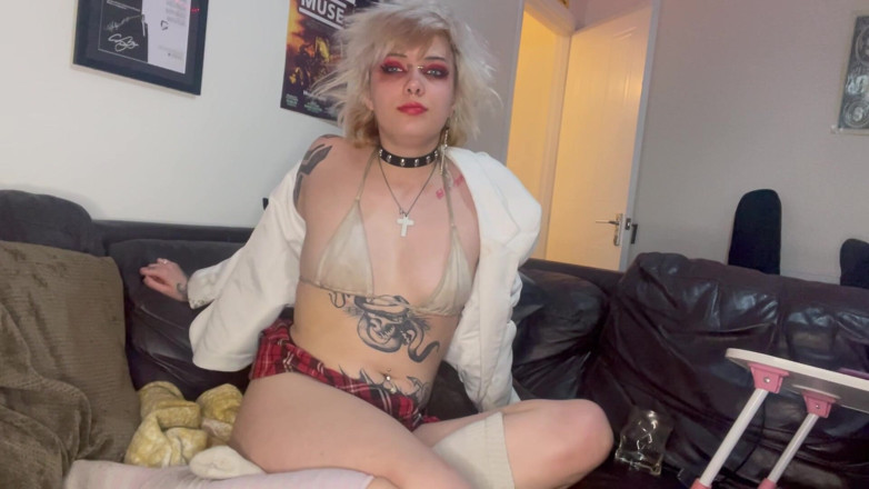 Glitterqueen1999: College loszka odcina twojego kutasa i zjada go - Sph i...