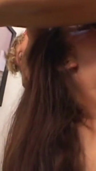 Esta morena adora seduzir seu homem e ser fodida como uma puta com tesão