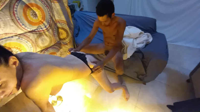 Mr Cute Cock: Ze Ziet Er Onschuldig Uit, Maar De MILF Naast De...