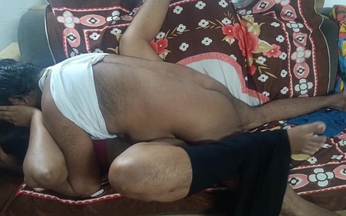Pushpa studio: Istri orang lagi asik dijilat habis-habisan di sofa bagian 2