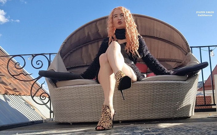 Faith Eros: Provocando trabalhadores da construção civil com minha calcinha branca