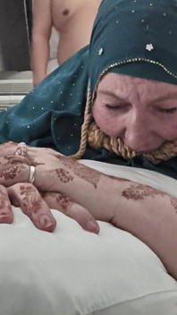 Hijabi aleijado bum bdsm de ambos os ângulos