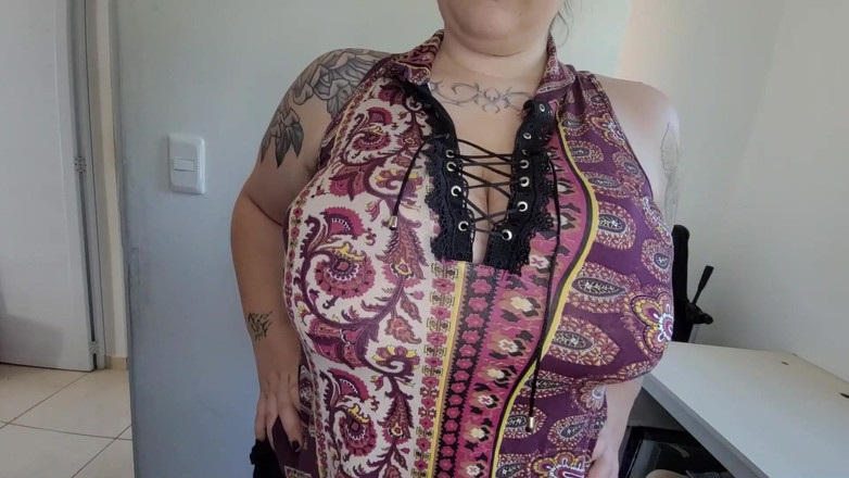 alucidfever: Enorma bröst fångade dig när du tittar på mataffären