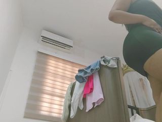 irina69star: Stiefmutter mit meinem arsch erwischen, zieht sich um