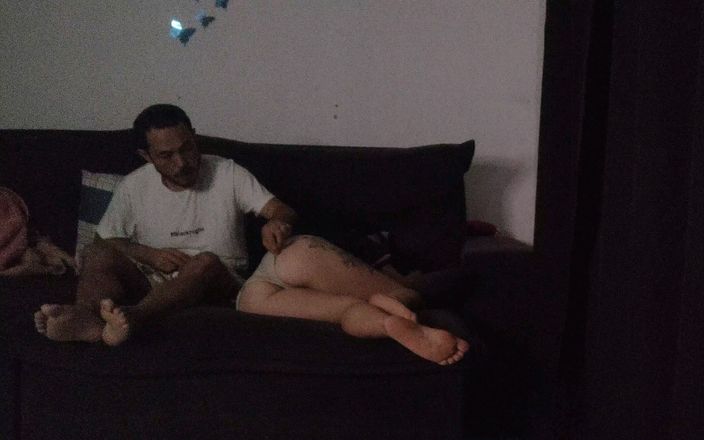 Kasallpimenta: La matrigna condivide il divano con il figliastro