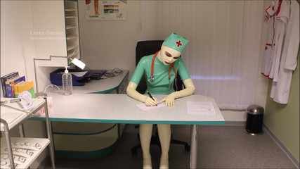 Latex Desire: La enfermera Nelli se folla en el trabajo