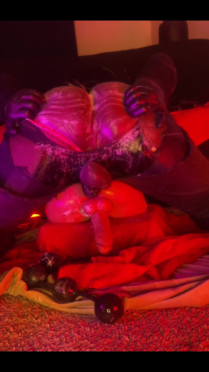 DipsoDeep: フェムボーイのギャップとおならのクリーミーなお尻穴、おもちゃ付き - アナルトレーニング