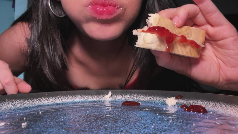 CoralTrip: Bị thu hẹp và ăn thịt bởi hàng xóm khổng lồ...