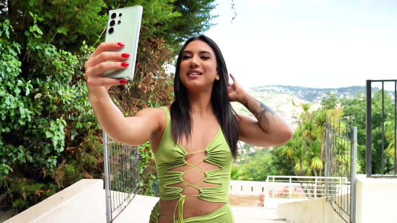 Jet sex prod: Bir yüzücü fizyoterapistiyle yatıyor