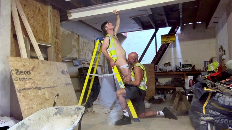 Zach Elliott: Servizio di costruzione Hi-vis orale straordinario in officina