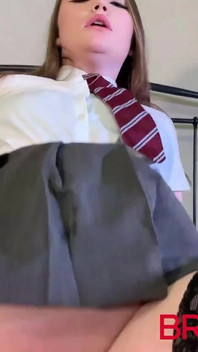 POV - Você fode e gozada interna britânica de 18 anos de uniforme