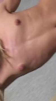 Petite blonde krijgt het hard in haar kont