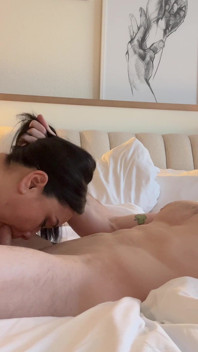 Amatérská asijská MILF puma s obrovskými přírodními kozami bere masivní creampie bez sedla od bílého hřebce