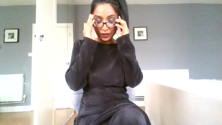 BabeXX69XX Asian MILF: Prissy Intern menelan air mani awak xx