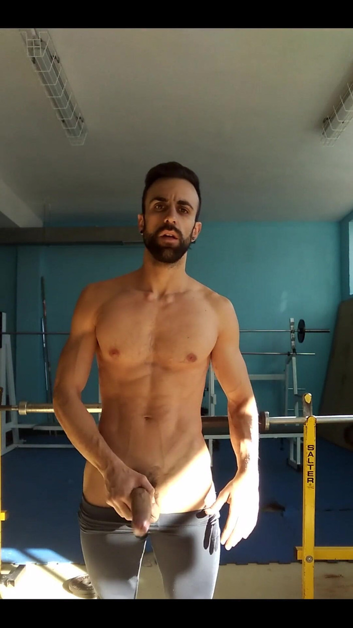 Zeus Ray: Volete essere scopati in palestra?