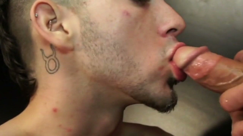 AMATOR BAREBACK FRENCH STUDIO: Bukkake-amateur met homo-twinks die al zijn vrienden naar het sperma...