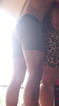 Tante semok dengan toket besar dan pantat bahenol, cuma penggemar slow motion