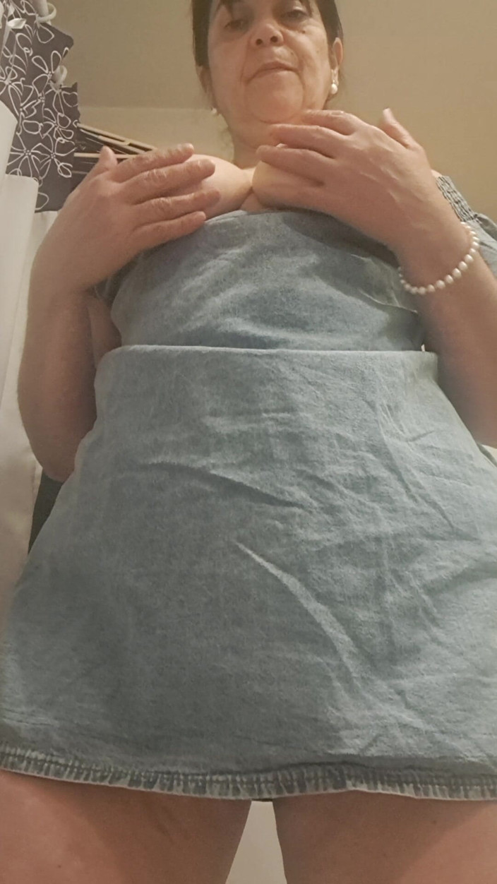 Mommy big hairy pussy: MILF Showing What's Under Her Short Dress