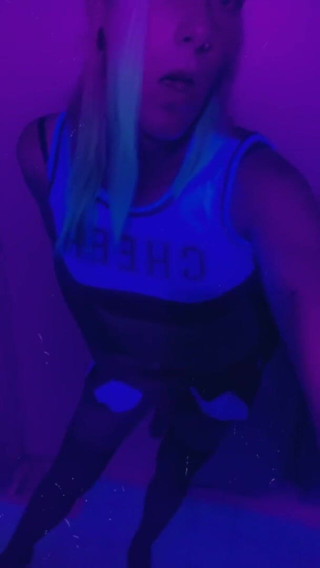 CarmenMelatonin: Cheerleader liebt es, auf der party zu spielen
