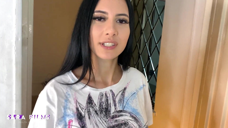 Sara films: Kåt rörmokare visar sin enorma röv