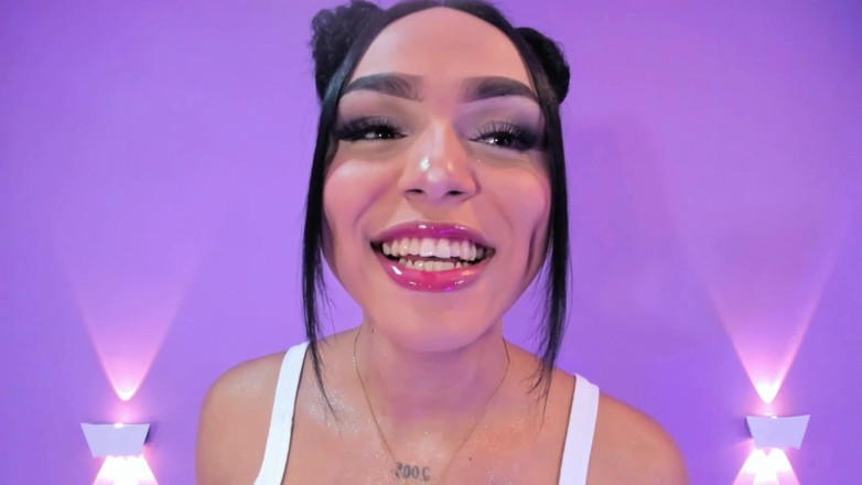 Brittany Gil: Lèvres Juteuses Sexy