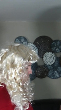 巨人高大女神Ava羞辱和牛奶奴隶