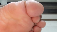 Fetish guys: Bôi dầu chân của tôi nhẹ nhàng - clip tôn sùng # 2