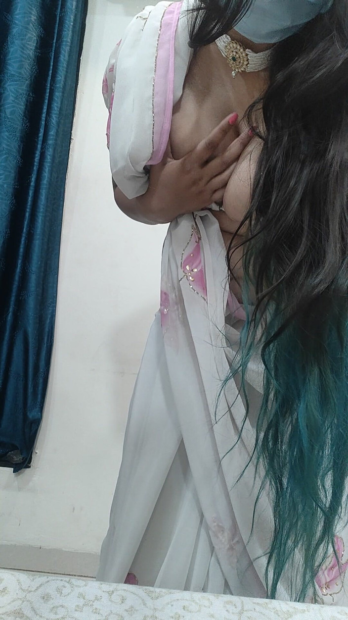 Crystalcouple: からかいを伴うエロティック・ダンス