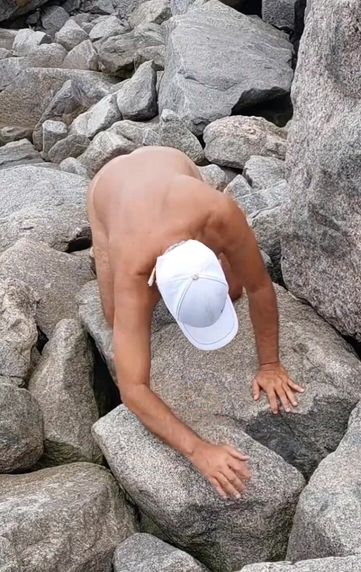 Ladysilvas: Гола ледісільва на відкритому повітрі демонструє свою гарячу засмаглу дупу з позначкою