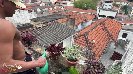 Prezottes_House: Tukang Kebun Puan Sabrina Prezotte Waria Sombong.